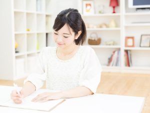 SNSデトックス中の女性