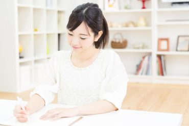 SNSデトックス中の女性
